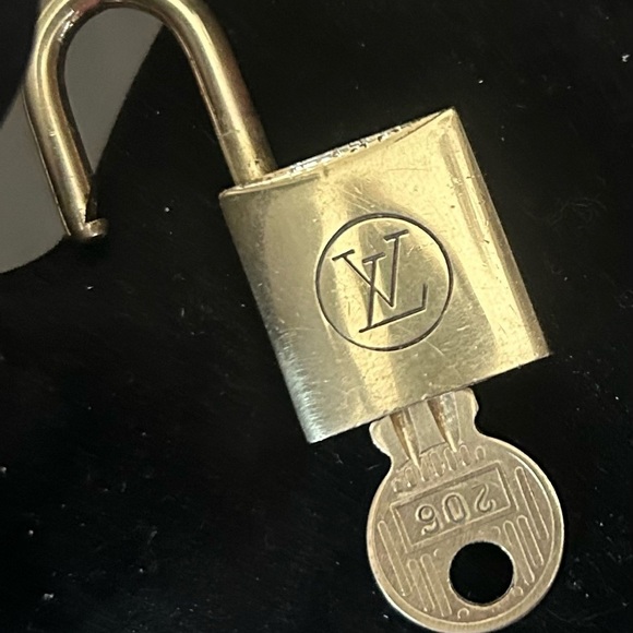 Louis Vuitton #206 series Lock & Key - Picture 1 of 8